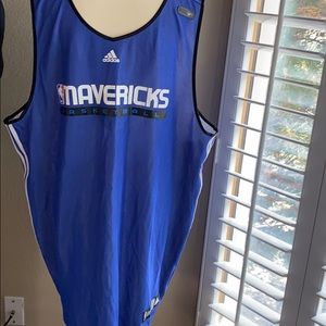 reversible Dallas Mavericks practice jersey